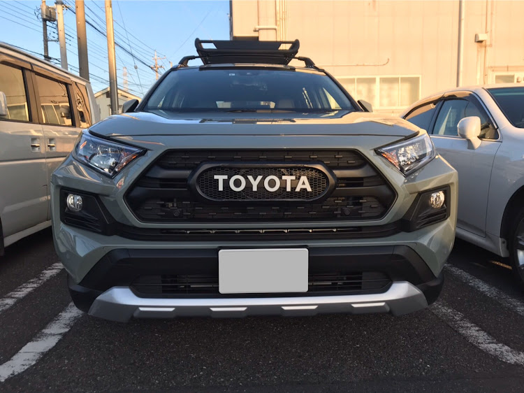 トヨタ RAV4 アドベンチャー フロントグリル TOYOTAロゴ カスタム 