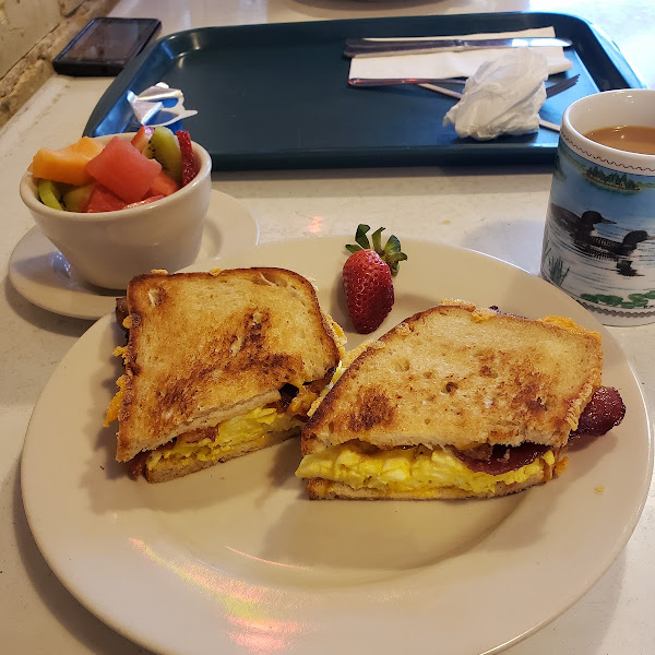 Gluten-Free Breakfast Sandwiches at Julienne Tomatoes