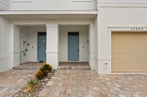 Prestige house for rent in Port St. Lucie (United States) - Two house entrances with blue doors