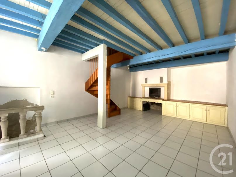 Location  maison 3 pièces 79.43 m² à Arles (13200), 694 €