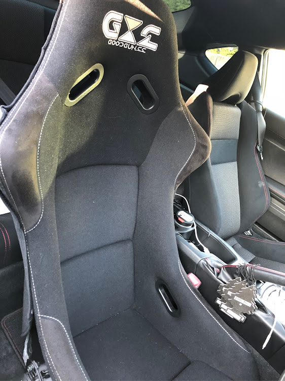 86のグッドガンフルバケ・エアバッグキャンセラー・車検・光軸に関するカスタム事例の投稿画像1枚目