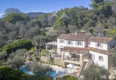 Villa avec piscine et terrasse 2