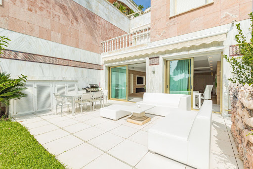 Apartment with terrace and pool 5