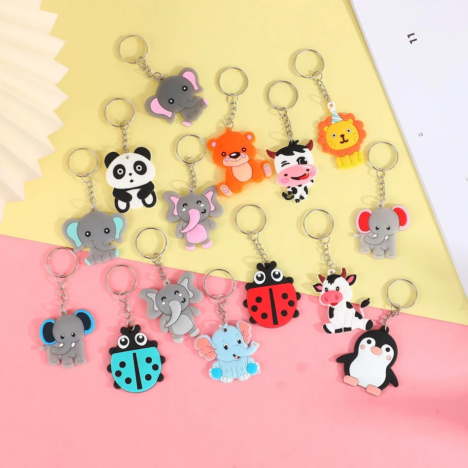 Porte-clés en caoutchouc souple PVC avec animaux de dessins animés, petit cadeau parfait pour clés, sacs, etc., amusant, durable et mignon.