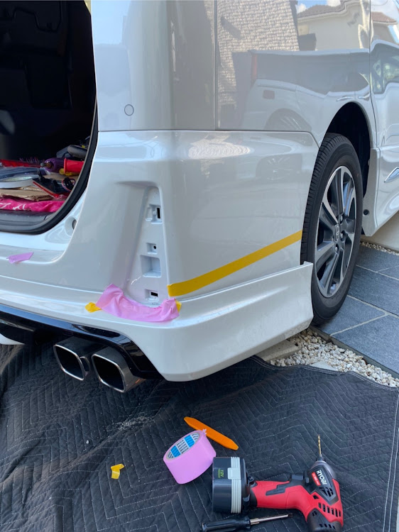 ヴォクシーのkanzy工房・エンブレムステッカー・シェアスタイル・LEDリフレクターに関するカスタム事例の投稿画像5枚目