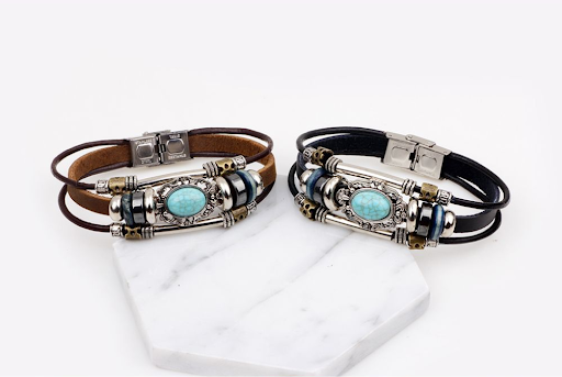Title 1, Bracelet en gros perlé de style palais