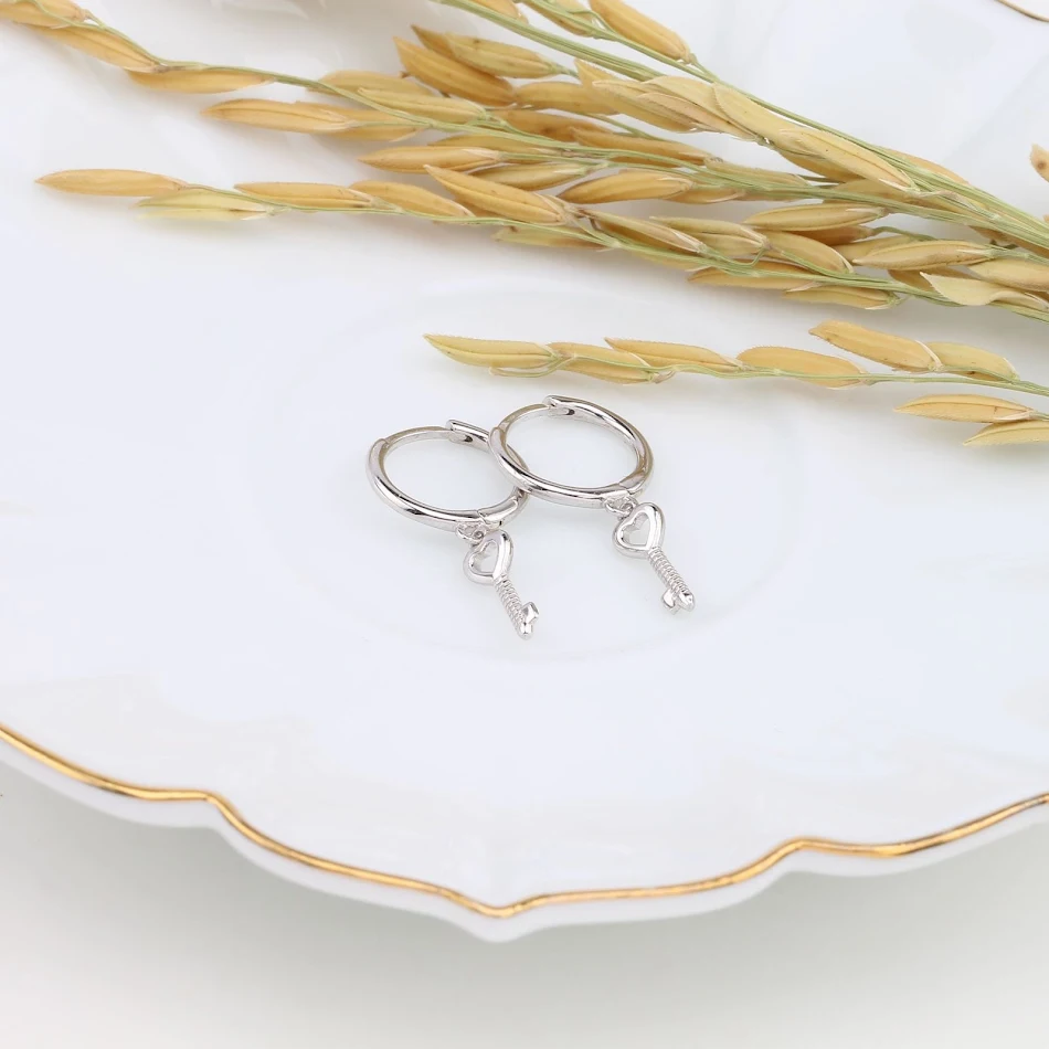Brincos Criativos de Chave para Mulheres Acessório de Moda Feminina Design Único Joia Elegante Presente Perfeito Charme e Sofisticação