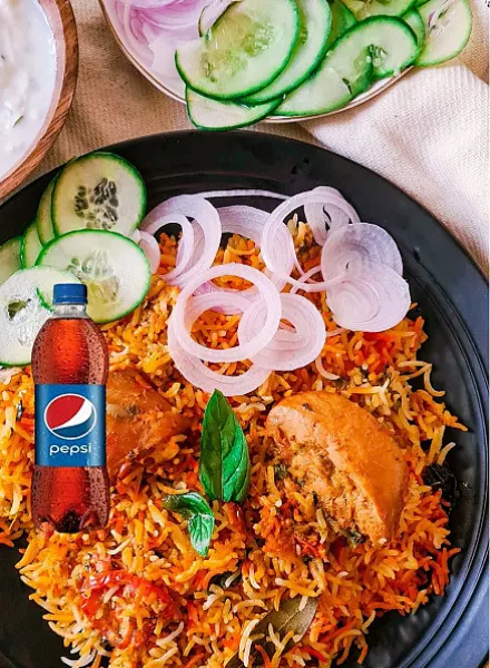 Chicken Biryani Party ( 3 Kg) + 2 Pepsi 750 Ml + Sweets + Raita