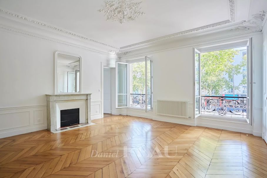 Location  appartement 3 pièces 79.77 m² à Paris 15ème (75015), 3 170 €