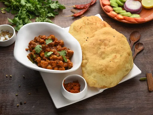 Chole Bhature [2 Bhature]