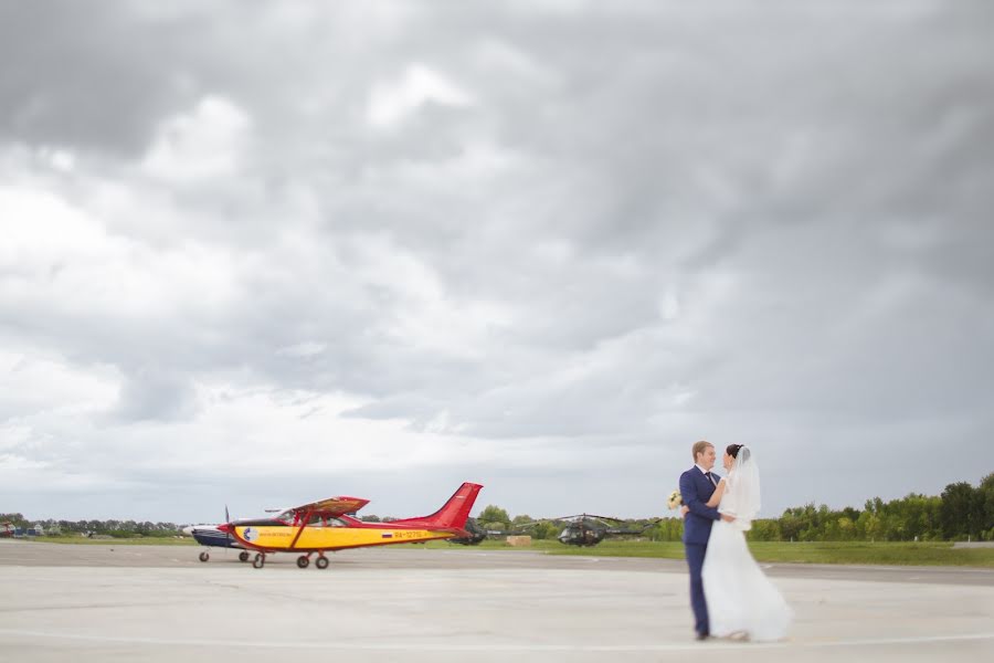 Wedding photographer Sergey Milshin (dzakum). Photo of 7 February 2014