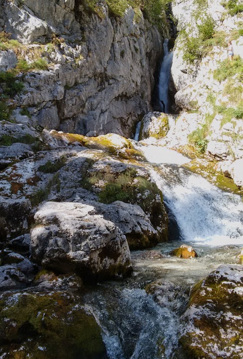 ESLOVENIA EN VERDE Y TURQUESA + VENECIA DE POSTRE - Blogs de Eslovenia - GARGANTAS Y NACIMIENTO DEL SOČA, PASO VRŠIČ Y LAGO JASNA (12)