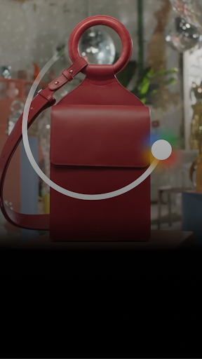 Eine rote Tasche wird als Beispiel verwendet, um zu zeigen, wie Circle to Search funktioniert.