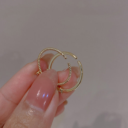 Title 7, Heart Shaped Fashion Love Finger Ring. A stylis...