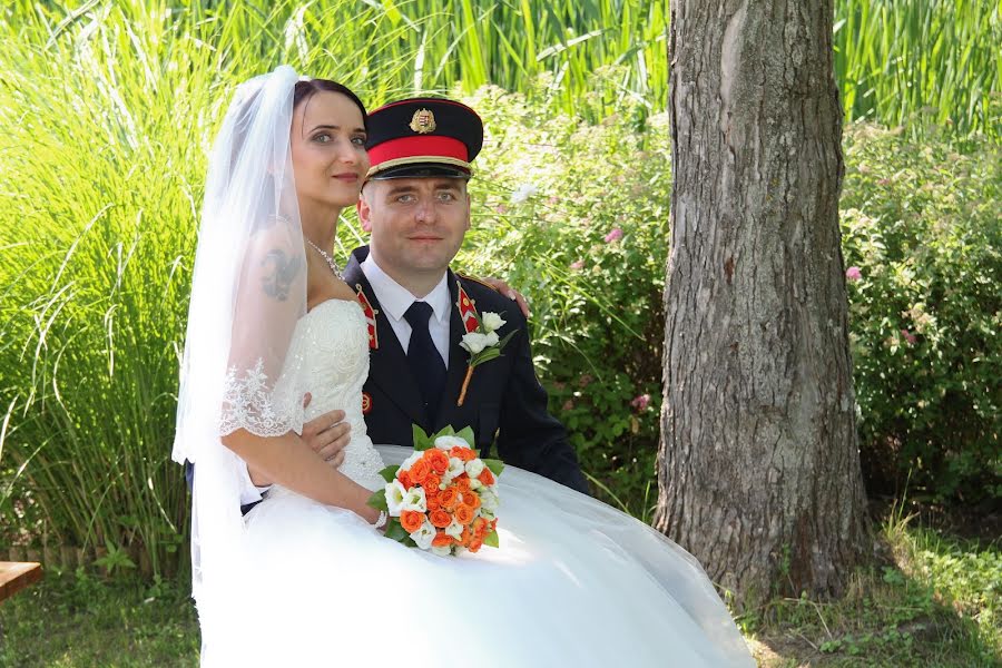 Fotógrafo de casamento Szilvia Tóthné Lelkes (tothnelelkes). Foto de 3 de março 2019