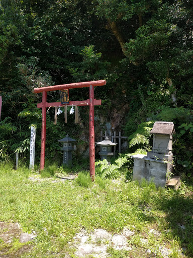 静の岩屋八百姫宮