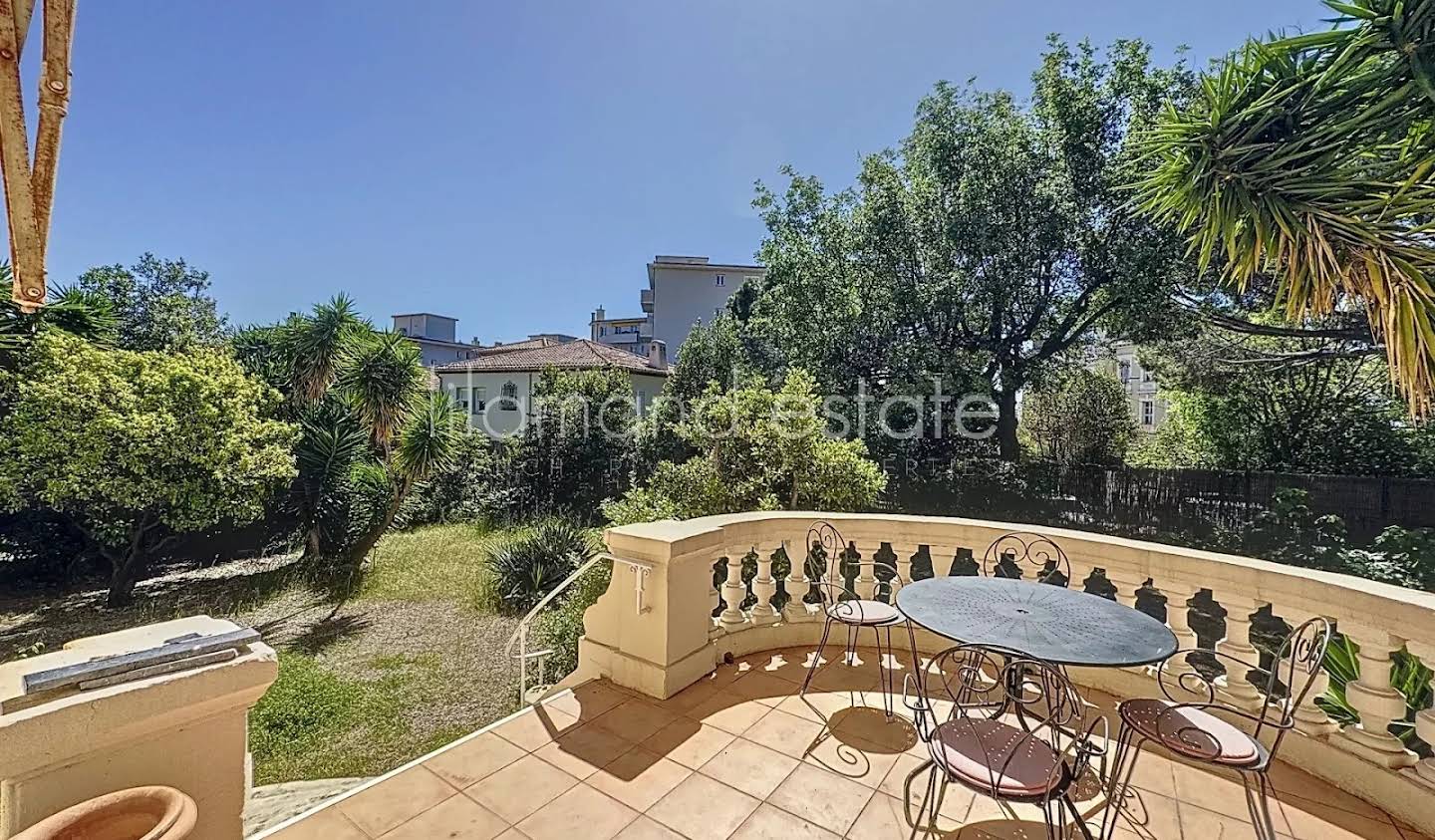 Apartment with terrace Cannes