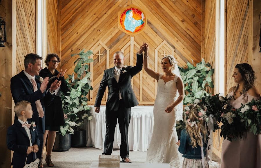 Fotografo di matrimoni Julie Isaac (julieisaac). Foto del 9 maggio 2019