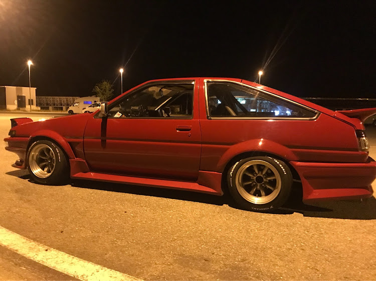 スプリンタートレノのドライブ・車高調整・バネレート変更に関するカスタム事例の投稿画像1枚目