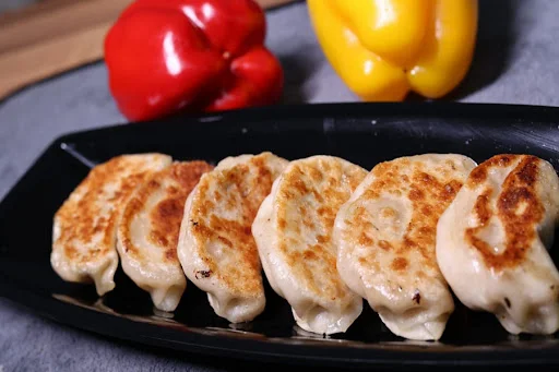 Paneer Pan Fried Momo [ 8 Pieces ]