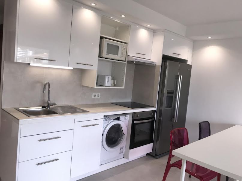 Location meublée appartement 2 pièces 35 m² à Cannes (06400), 1 100 €