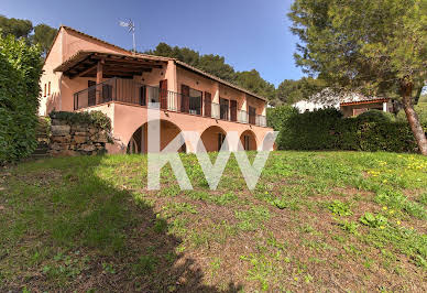 Villa with terrace 15