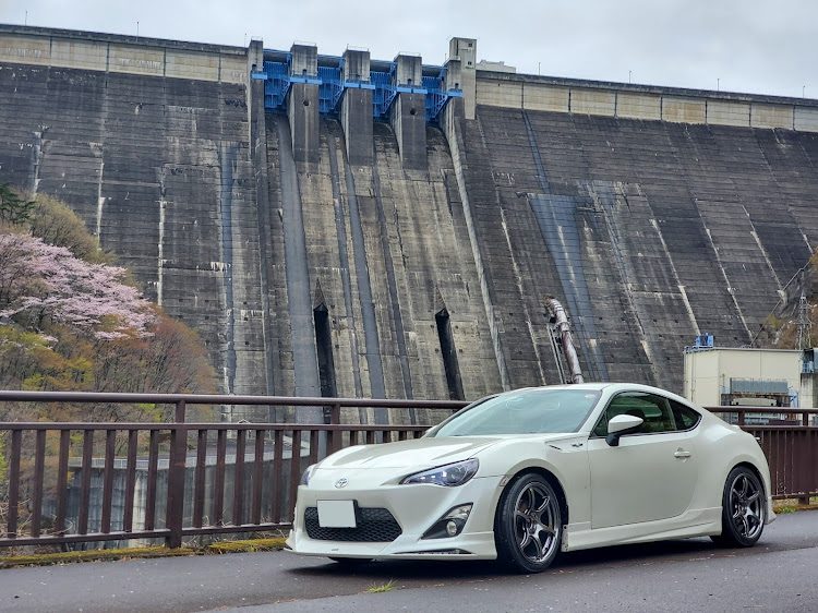 86のVALENTI・ADVAN Racing・モデリスタ・TRD・ダムと愛車に関するカスタム事例の投稿画像1枚目