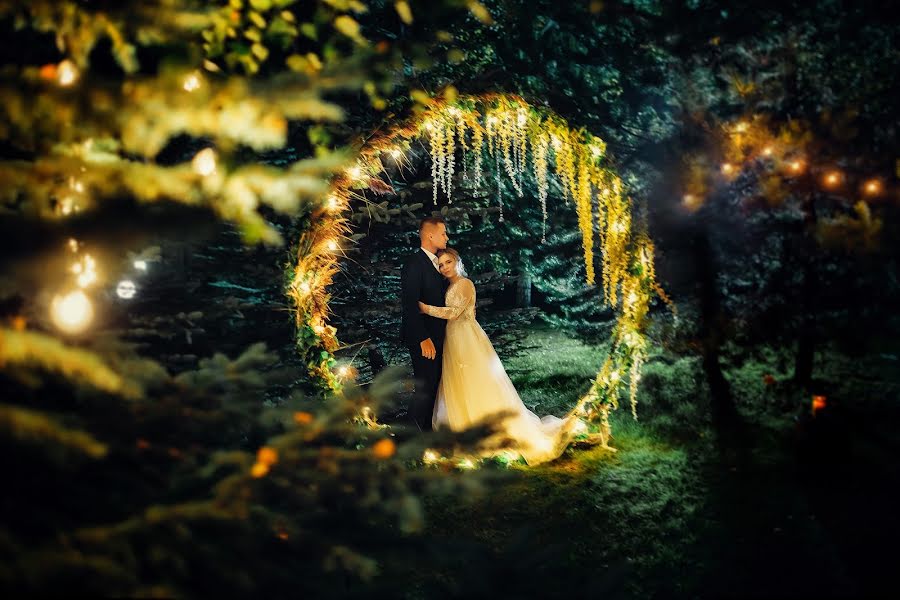 Wedding photographer Vitaliy Shustrov (vitali). Photo of 23 December 2019