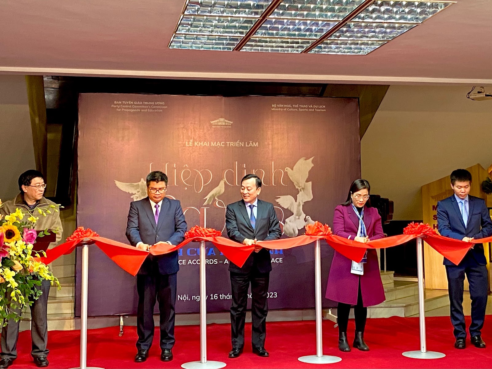 Triển lãm “Hiệp định Paris - Cánh cửa hoà bình”: Giới thiệu tới công chúng hơn 250 tư liệu - Ảnh 2.