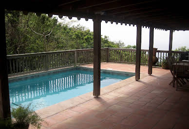 Villa avec piscine et terrasse 5