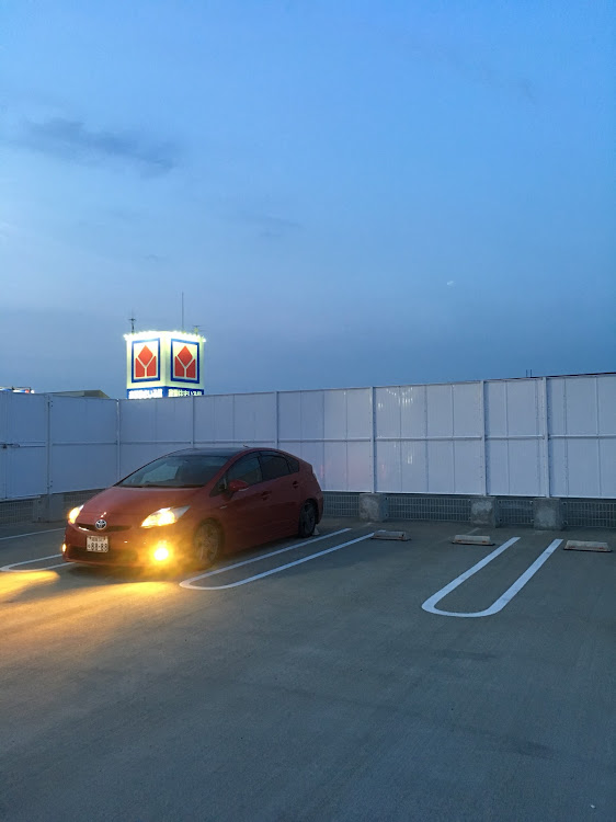 プリウスのドライブ・車高調整・ヘッドライト交換・ホイール交換に関するカスタム事例の投稿画像3枚目