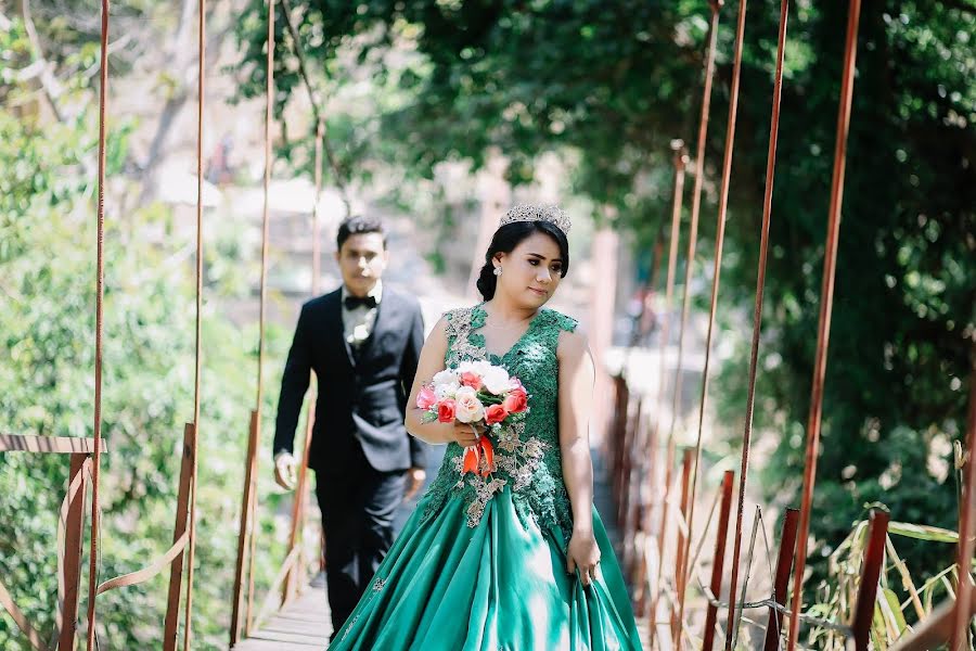婚禮攝影師Kahar Kasim Dunia Photo Kupang（duniaphotokupang）。2020 6月1日的照片