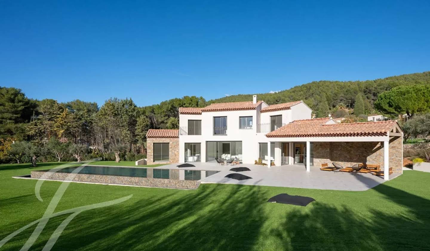 Villa with pool and terrace Carqueiranne