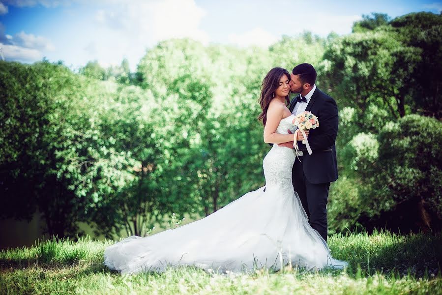 Fotógrafo de casamento Vitaliy Pestov (qwasder). Foto de 27 de julho 2018