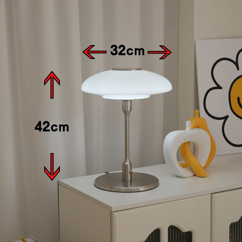Lámpara de mesa vintage niquelada para dormitorio Crea un ambiente cálido con esta luz ambiental, perfecta para mesita de noche
