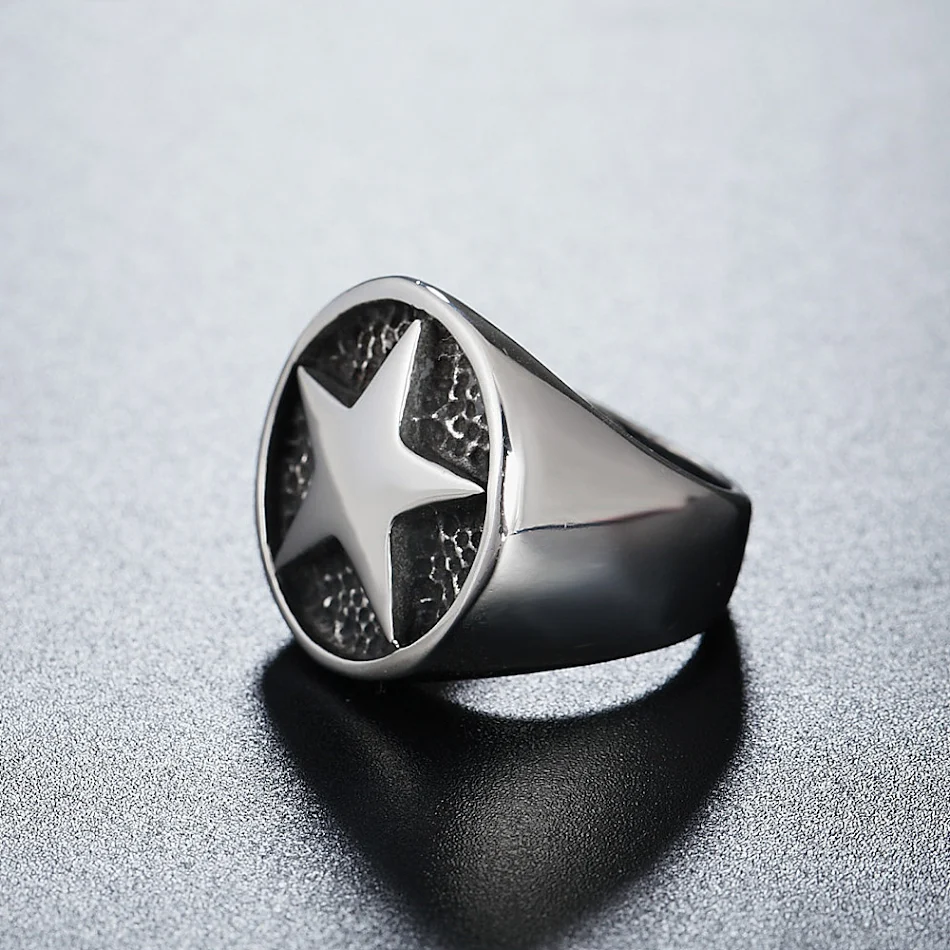 Anillo de acero titanio con estrella de cinco puntas para hombre, estilo vintage, duradero y resistente al desgaste, joya única.