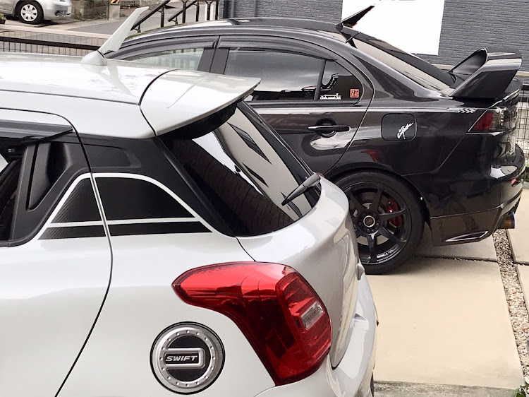 スイフトスポーツのスイスポ・zc33s・ランサーエボリューションＸ・ランエボ・CZ4Aに関するカスタム事例の投稿画像1枚目