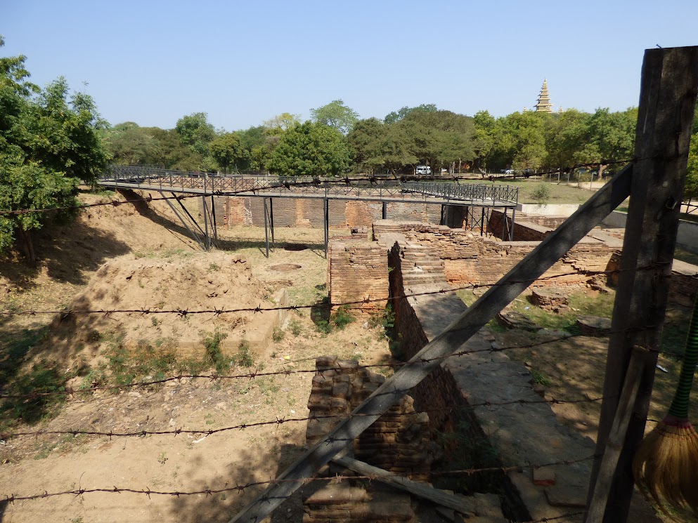 SHWEGUGYI TEMPLE - bagan