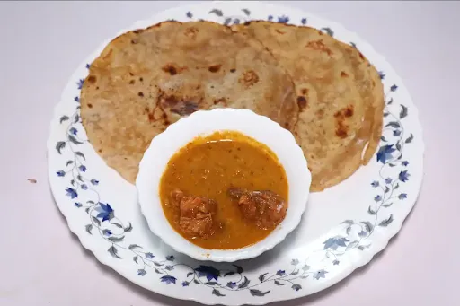 2 Wheat Parotta With Chicken Curry