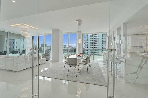 Apartment with pool 1