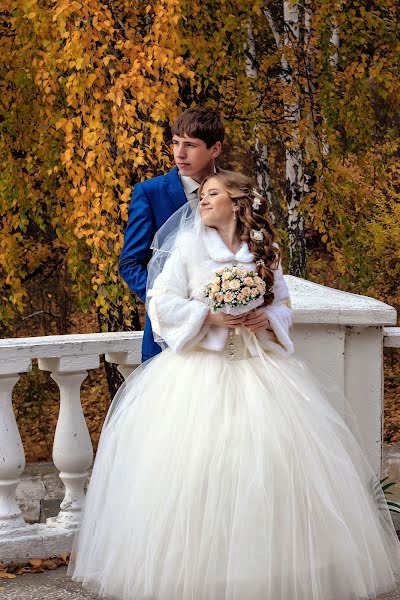 Fotografo di matrimoni Larisa Moshkina (saflora). Foto del 4 gennaio 2015