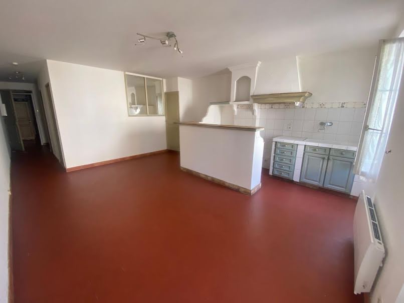 Location  appartement 2 pièces 45 m² à Le Beausset (83330), 500 €