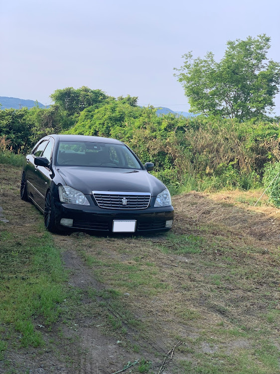 クラウンロイヤルの和歌山・18クラウン・273・低そうで低くない少し低い車に関するカスタム事例の投稿画像1枚目