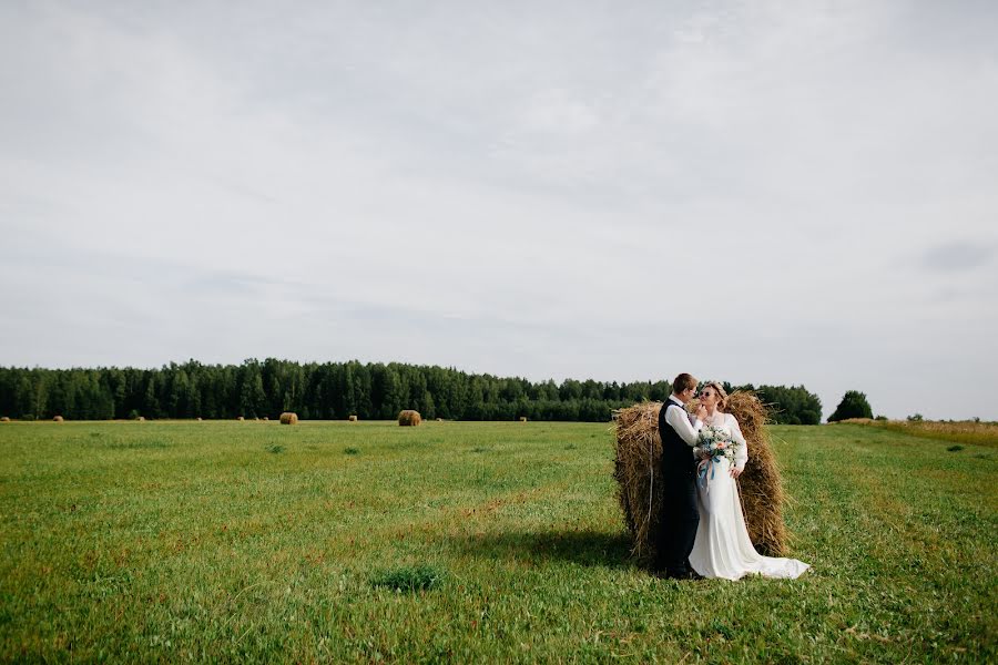 Wedding photographer Elena Ugodina (ugodinaelen). Photo of 18 December 2023