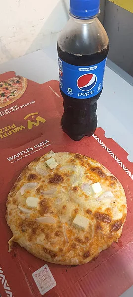 1 Veg Double Pizza + 1 Coke 250Ml