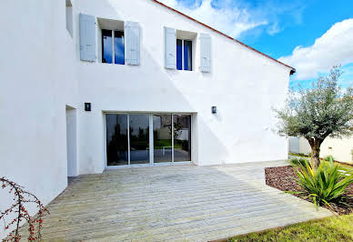 Maison avec terrasse 1