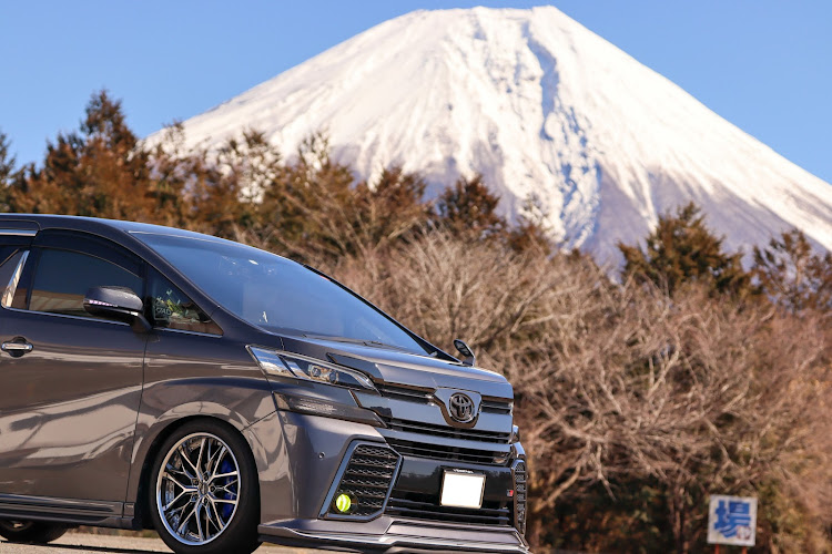 ヴェルファイアの勝手に富士山強化月間・富士山とコラボ・富士山と愛車・ドライブに関するカスタム事例の投稿画像1枚目