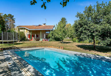 Maison avec piscine et jardin 16