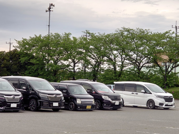 ステップワゴンスパーダの昼オフ・カーテシランプ取付・ウインドウスイッチ交換に関するカスタム事例の投稿画像4枚目