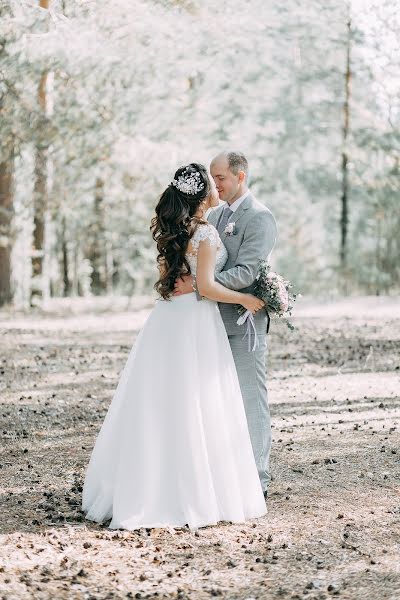 Fotógrafo de casamento Anastasiya Belousova (belousovaa). Foto de 12 de outubro 2018